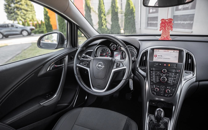 Opel Astra cena 27700 przebieg: 219111, rok produkcji 2010 z Radom małe 326
